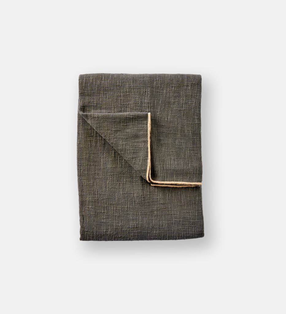 Kamila throw