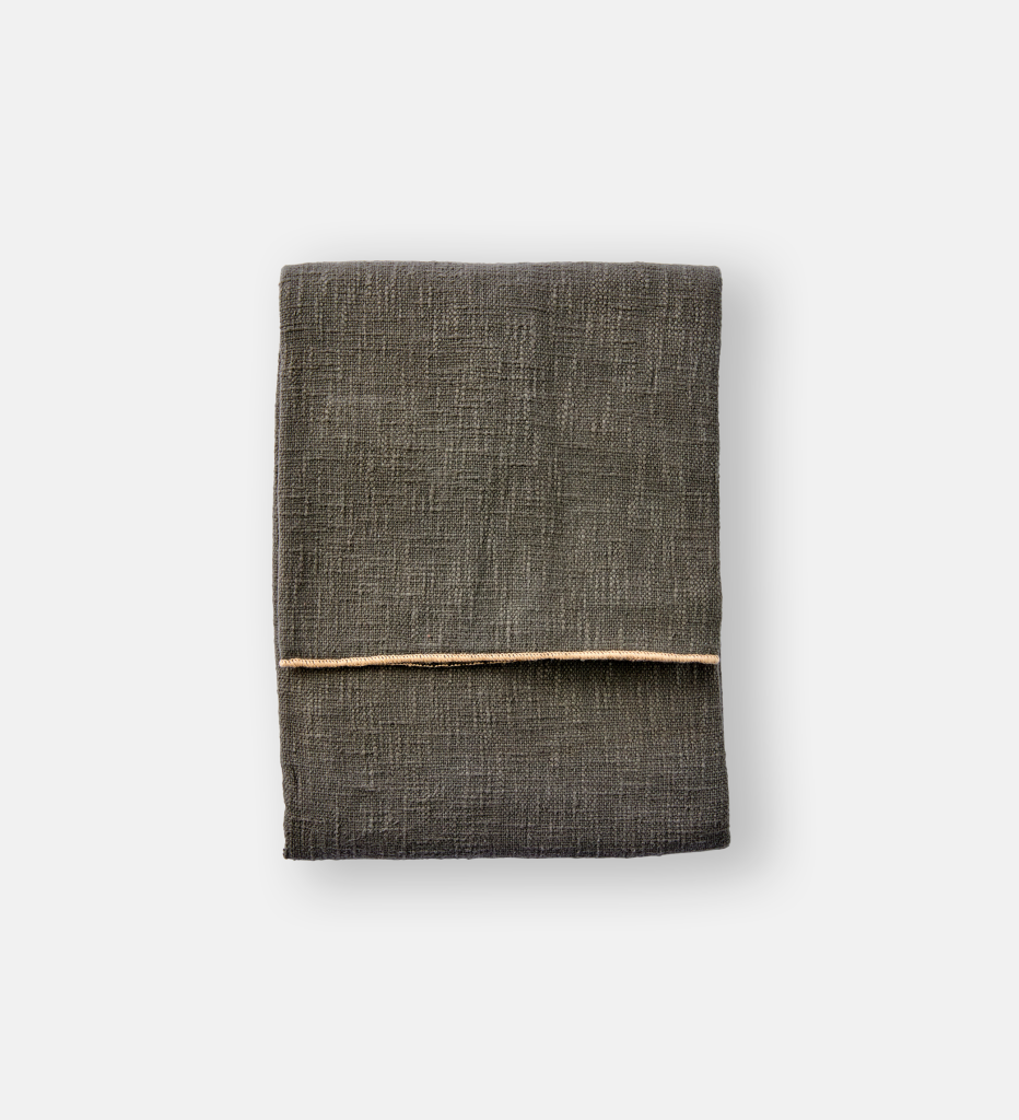 Kamila throw