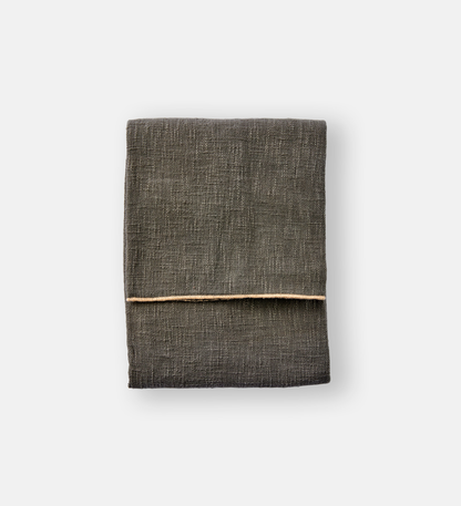 Kamila throw